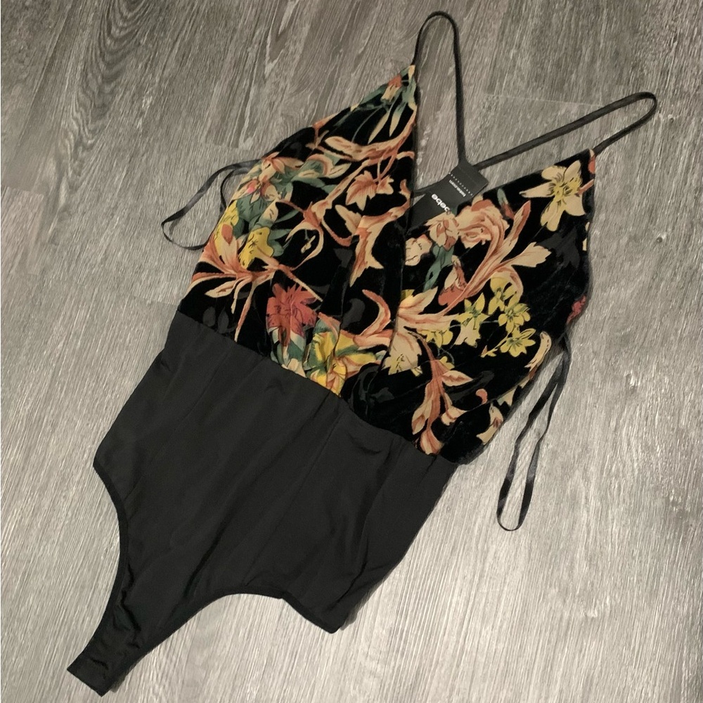 bebe Velvet Floral Devore High Waisted Surplice Bodysuit Sz M. NWT